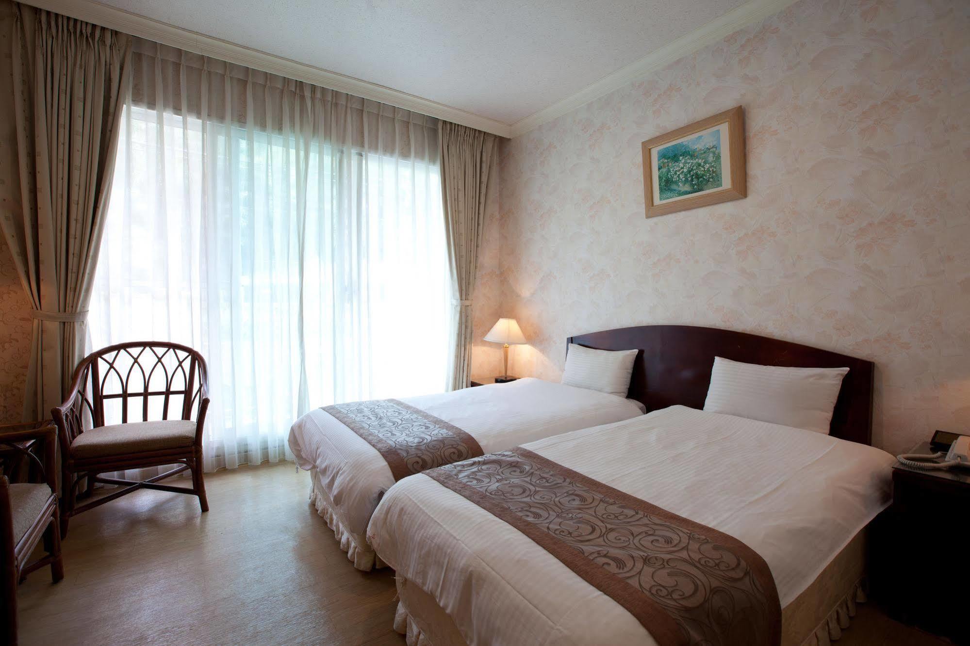 Lakeside Resort Nantou Esterno foto