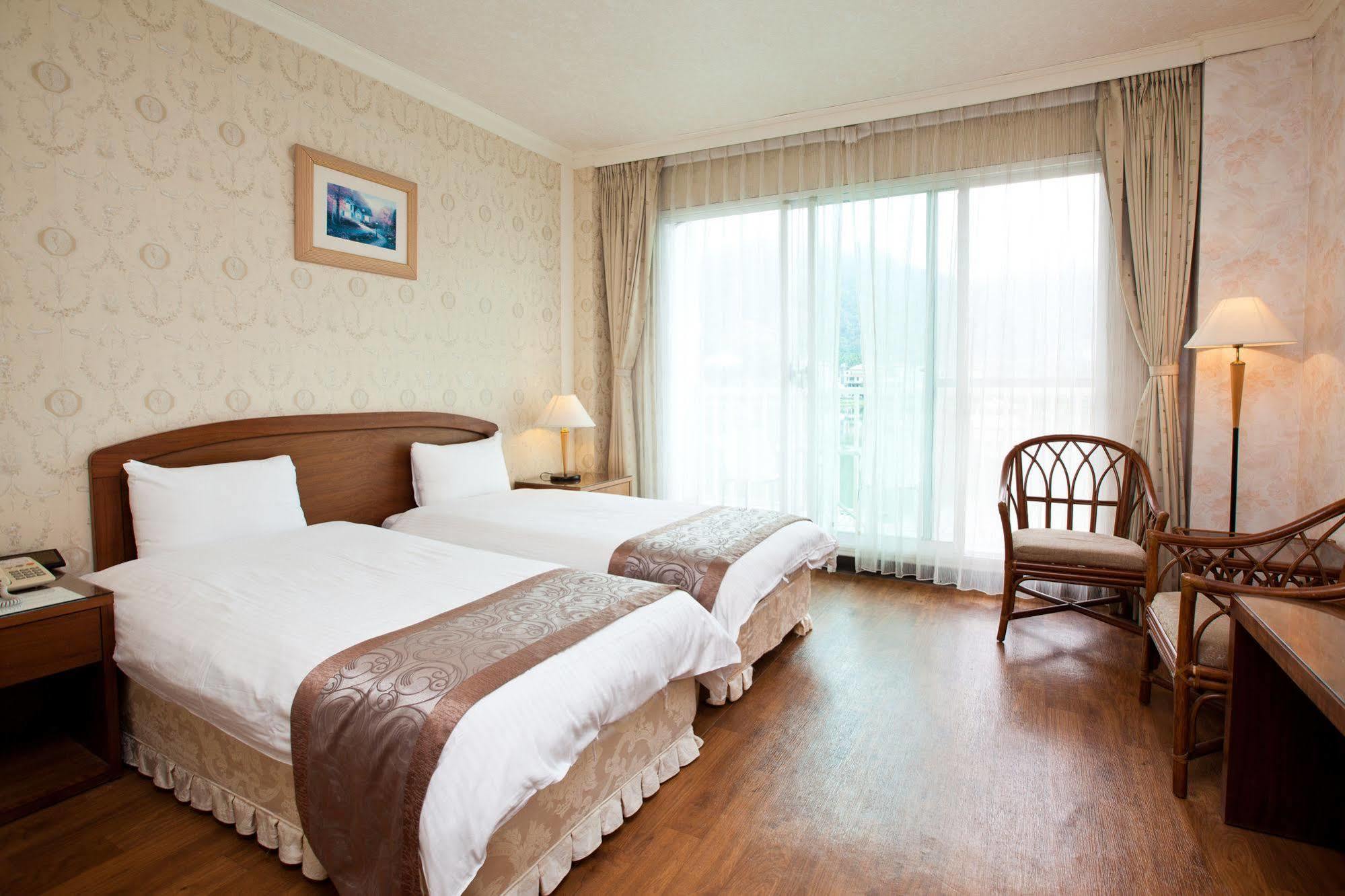 Lakeside Resort Nantou Esterno foto