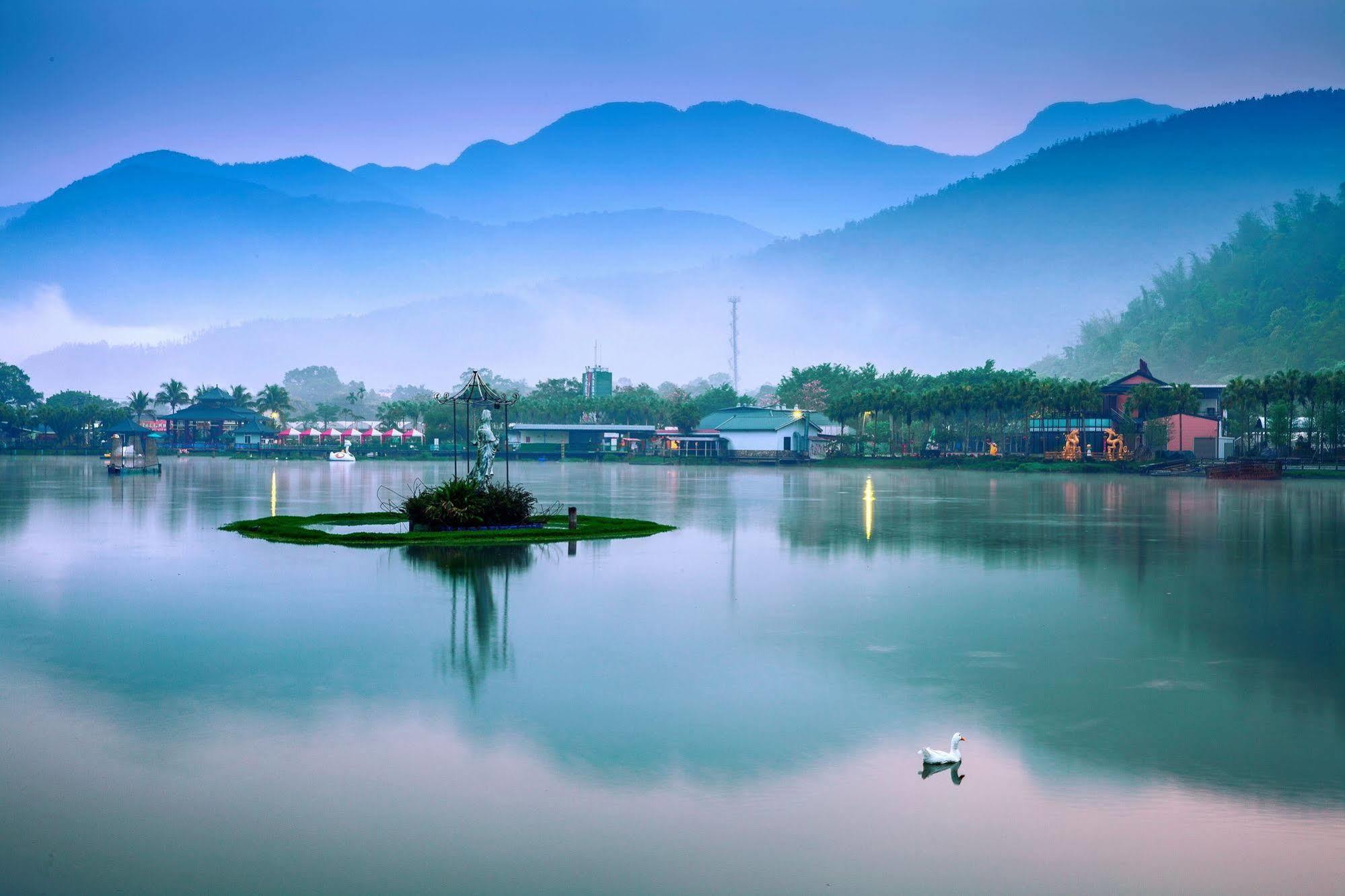 Lakeside Resort Nantou Esterno foto