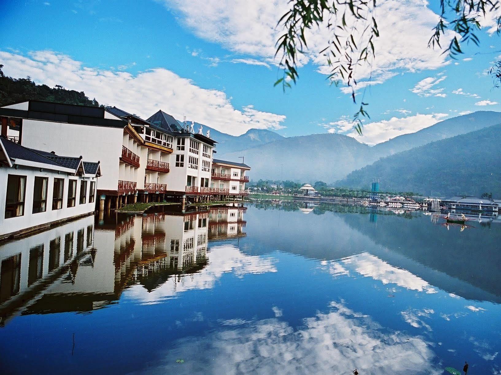 Lakeside Resort Nantou Esterno foto